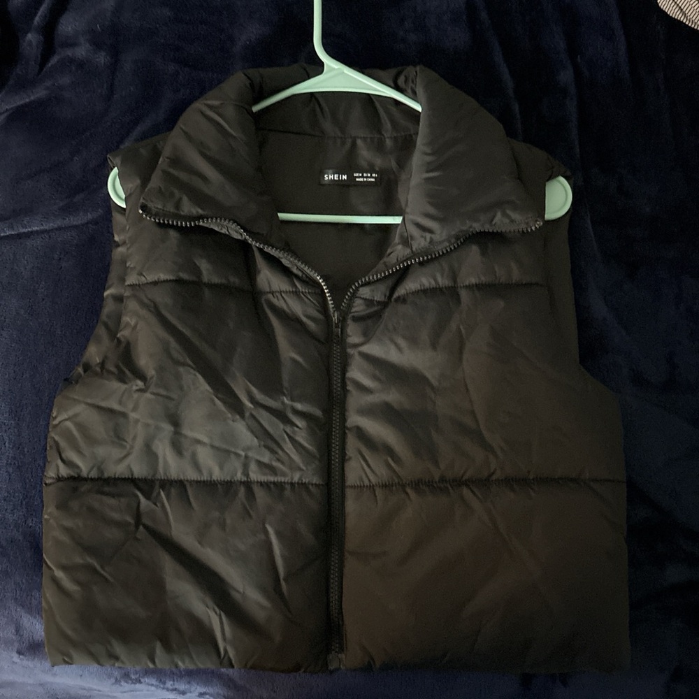 SHEIN Black Quilted Vest